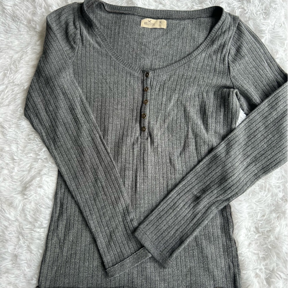 Hollister • Medium • Grey